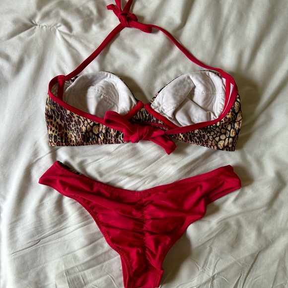 Animal print and red bikini - Picture 2 of 13
